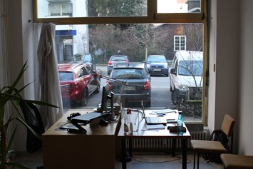 Coworking Space: Blick nach draußen von Zimmer 2,  mit Arbeitsplätzen 4-6 - Bürogemeinschaft RiSo78