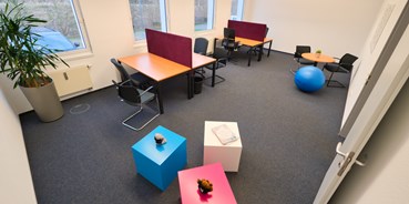 Coworking Spaces - Sauerland - Büroräume und feste Arbeitsplätze - Sichere dir deinen persönlichen Arbeitsplatz im 2er-Büro oder im Großraum für mehrere Personen.  
Auf Wunsch abschließbar.  - Workspace Stadtkrone