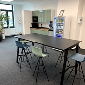 Coworking Space - Eingangsbereich, Teeküche, Open Space, Shared Desk/Hot Desk - cde coworking