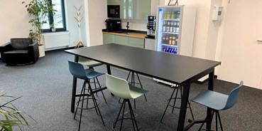 Coworking Spaces - Typ: Shared Office - Hessen - Eingangsbereich, Teeküche, Open Space, Shared Desk/Hot Desk - cde coworking