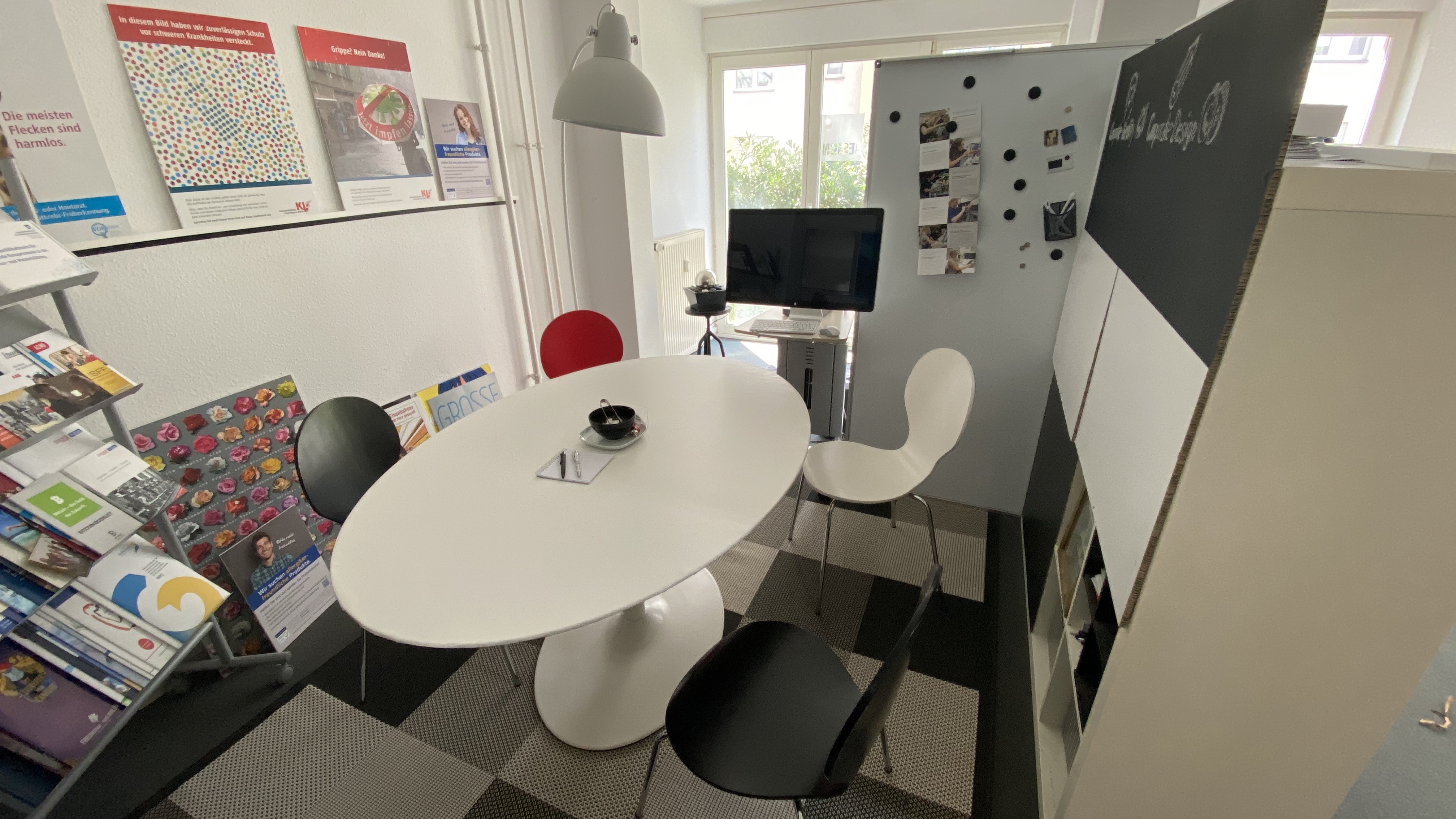Coworking Spaces - Berlin-Stadt - Besprechungstisch - Lücken-Design