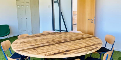 Coworking Spaces - Niedersachsen - Flexible Community Areas sowie Büro- und Meetingräume stehen dir zur Verfügung. Und haben wir schon erwähnt das alle unsere Räumlichkeiten klimatisiert sind? - GO! Work - Coworking in Oldenburg