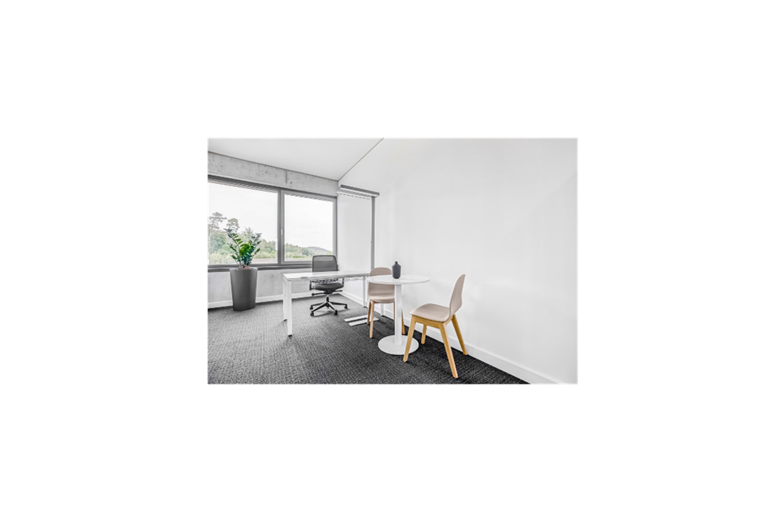 Coworking Space: Privates Büro inkl. kompletten Mobiliar - Regus KL