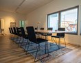 Coworking Space: Unser Konferenzraum Baywatch: Ideal für eine Konferenz mit bis zu 18 Personen.  - Orangery Stralsund