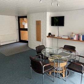 Coworking Space: Eingangsbereich mit Sitzgelegenheiten - CoWorking FR1a - Bad Bramstedt