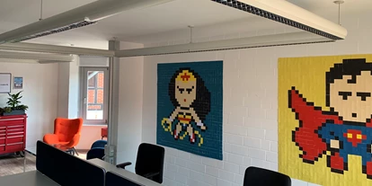 Coworking Spaces - Niedersachsen - Im Open Space "Super Heroes" können alle zu Held*innen werden. - DSTATION KreativCampus