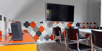 Coworking Spaces - Niedersachsen - Meetings, ob vor Ort oder als Call, sind dank der Besprechungszimmer kein Problem. - DSTATION KreativCampus